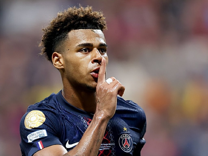 三连败！利物浦1-4埃因霍温，范戴克送点，德里乌赫双响