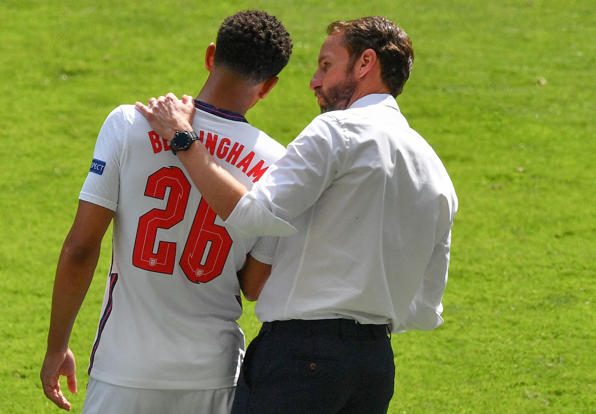 杨瀚森首发后各界说啥？韩乔生谈慢热，美媒称赞，被指无首发实力