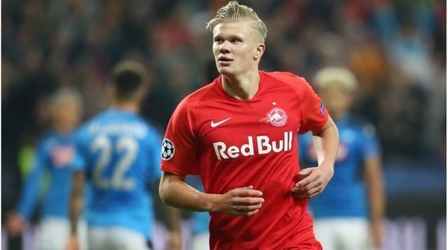 英超半场：罗杰斯世界波破门，维拉暂1-1曼联（英超半场战报：罗杰斯轰世界波，阿斯顿维拉暂与曼联1-1）