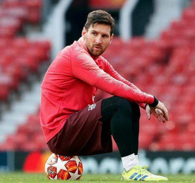 西媒：阿隆索要求皇马全队赛前在毕尔巴鄂过夜，引发球员不满（西媒称阿隆索要求皇马赛前全队在毕尔巴鄂留宿，惹球员不满）