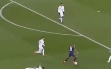 记者：舍瓦利耶因脚踝肿胀无法随队训练，能否出战雷恩存疑（舍瓦利耶脚踝肿胀缺席合练，出战雷恩成疑）