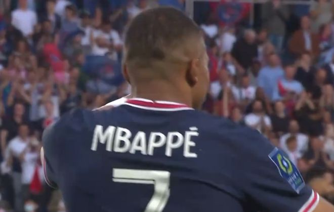 欧冠赛场精彩瞬间：巴萨2-1战胜尤文图斯,