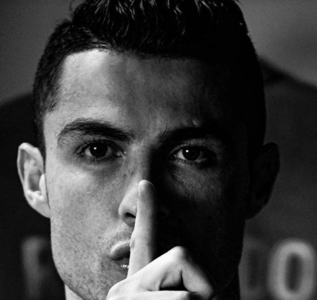 记者：至少有12家俱乐部有意梅努，球员本人首选那不勒斯（多达12家俱乐部竞逐梅努，球员本人更倾向那不勒斯）