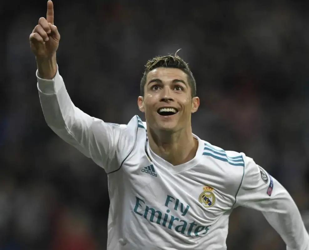 足坛年终大战淘汰赛实时赛况：安东尼微弱优势领先贝林厄姆（年终足坛淘汰赛即时战况：安东尼小幅领先贝林厄姆）