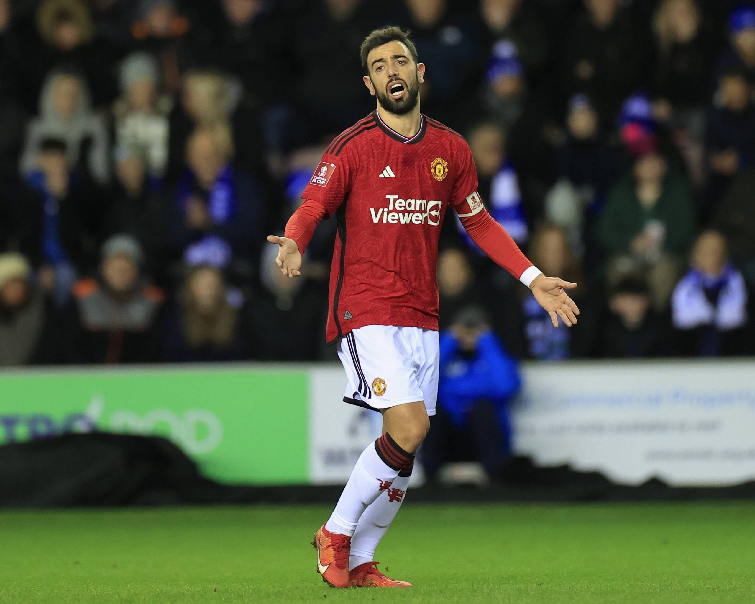 德天空：多支英超豪门关注迪奥曼德，莱比锡要价超1亿欧元（德天空：英超多家豪门盯上迪奥曼德，莱比锡标价破亿欧）